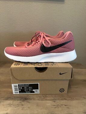 Women Nike Tanjun Nike Shoes